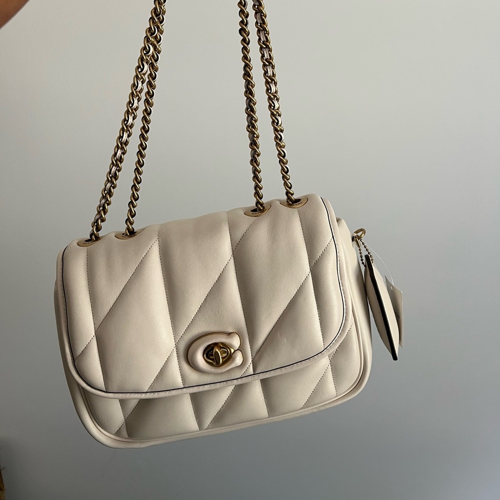 NWT Coach Madison Quilted Bag

Length: 9.25"
Height: 6.75"
Width: 3.25" - Picture 2 of 9